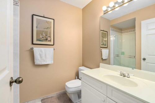 28 Hamptons Rise Nw, Calgary, AB - Indoor Photo Showing Bathroom
