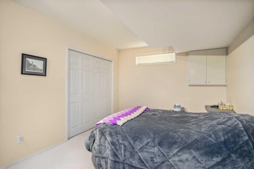 28 Hamptons Rise Nw, Calgary, AB - Indoor Photo Showing Bedroom