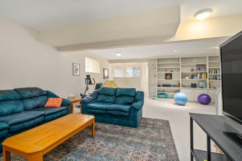 28 Hamptons Rise Nw, Calgary, AB - Indoor Photo Showing Living Room