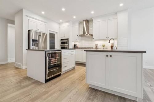 55 Sundown Crescent, Cochrane, AB - Indoor Photo Showing Kitchen With Upgraded Kitchen
