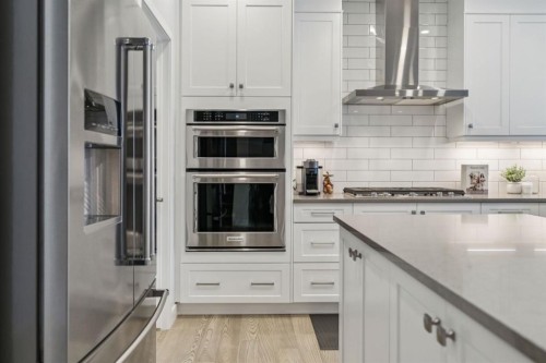 55 Sundown Crescent, Cochrane, AB - Indoor Photo Showing Kitchen With Upgraded Kitchen