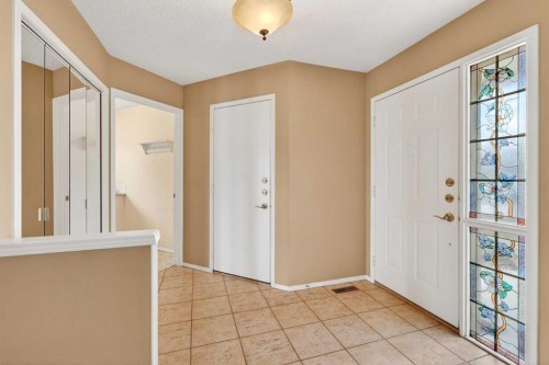 711 Diamond Court Se, Calgary, AB - Indoor Photo Showing Other Room