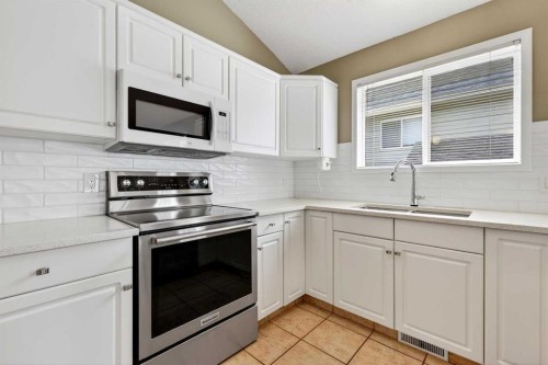 711 Diamond Court Se, Calgary, AB - Indoor Photo Showing Kitchen With Double Sink