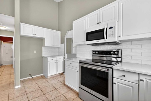 711 Diamond Court Se, Calgary, AB - Indoor Photo Showing Kitchen