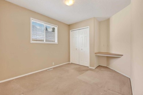 711 Diamond Court Se, Calgary, AB - Indoor Photo Showing Other Room