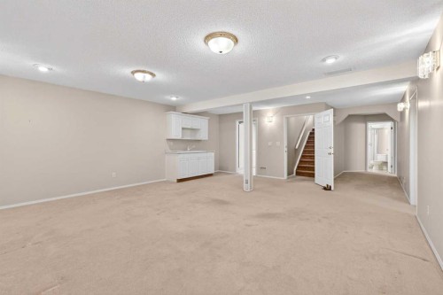 711 Diamond Court Se, Calgary, AB - Indoor