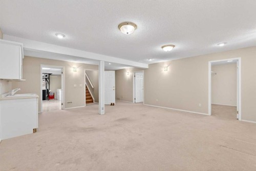 711 Diamond Court Se, Calgary, AB - Indoor