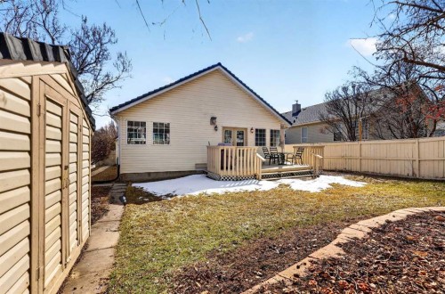 711 Diamond Court Se, Calgary, AB - Outdoor