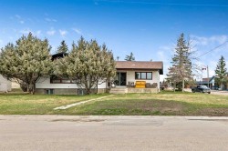 34 Crescent Road  Okotoks, AB T1S 1G4