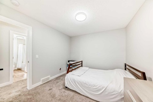 95 Cornerbrook Common Ne, Calgary, AB - Indoor Photo Showing Bedroom