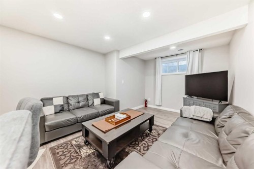 95 Cornerbrook Common Ne, Calgary, AB - Indoor Photo Showing Other Room