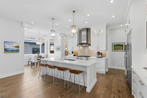 5927 34 Street Sw, Calgary, AB - Indoor Photo Showing Kitchen With Upgraded Kitchen