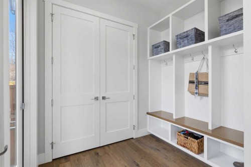 5927 34 Street Sw, Calgary, AB - Indoor Photo Showing Other Room
