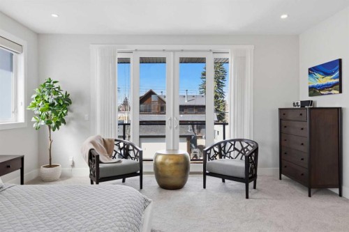 5927 34 Street Sw, Calgary, AB - Indoor Photo Showing Bedroom