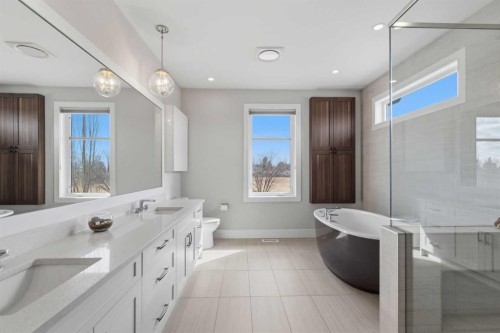5927 34 Street Sw, Calgary, AB - Indoor Photo Showing Bathroom