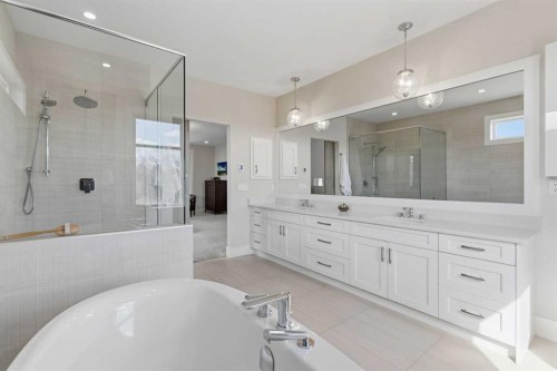 5927 34 Street Sw, Calgary, AB - Indoor Photo Showing Bathroom