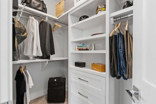 5927 34 Street Sw, Calgary, AB - Indoor With Storage
