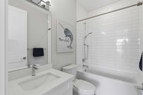 5927 34 Street Sw, Calgary, AB - Indoor Photo Showing Bathroom