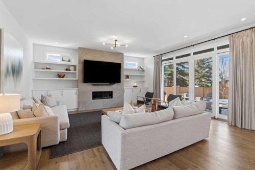 5927 34 Street Sw, Calgary, AB - Indoor Photo Showing Living Room