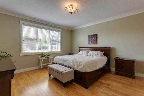 417 29 Avenue Nw, Calgary, AB - Indoor Photo Showing Bedroom