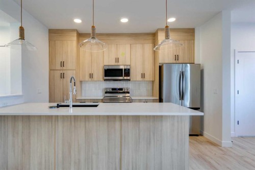 206 Greystone Boulevard, Cochrane, AB - Indoor Photo Showing Kitchen With Upgraded Kitchen