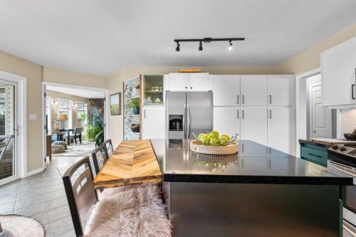223 45 Street Sw, Calgary, AB - Indoor Photo Showing Kitchen