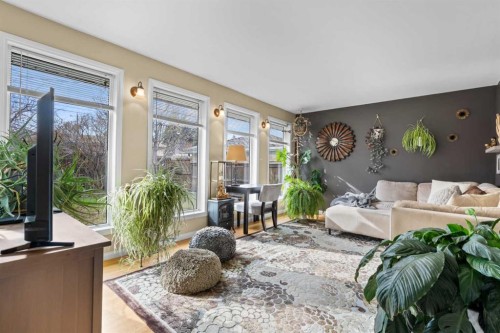 223 45 Street Sw, Calgary, AB - Indoor