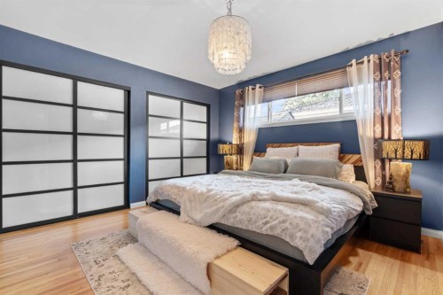 223 45 Street Sw, Calgary, AB - Indoor Photo Showing Bedroom