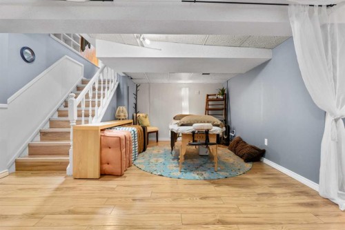 223 45 Street Sw, Calgary, AB - Indoor Photo Showing Other Room