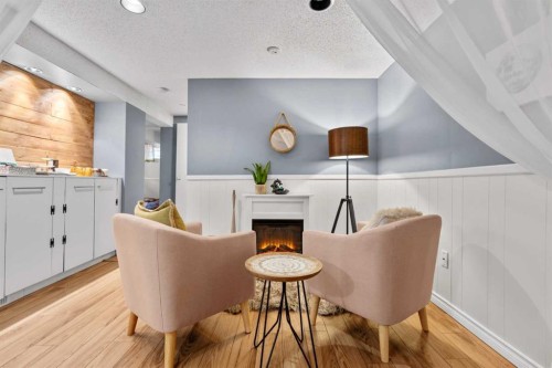 223 45 Street Sw, Calgary, AB - Indoor Photo Showing Other Room
