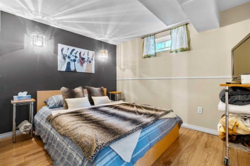 223 45 Street Sw, Calgary, AB - Indoor Photo Showing Bedroom