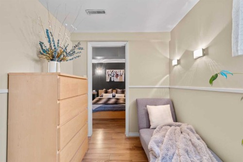 223 45 Street Sw, Calgary, AB - Indoor Photo Showing Other Room