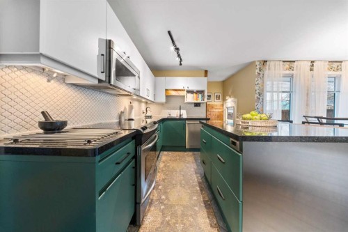 223 45 Street Sw, Calgary, AB - Indoor Photo Showing Kitchen With Upgraded Kitchen