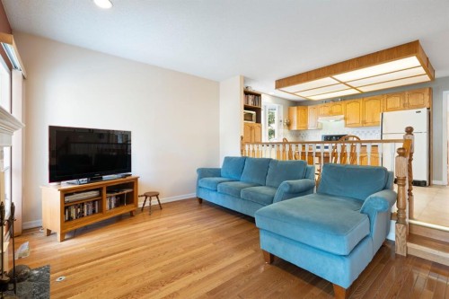 118 Shawnee Place Sw, Calgary, AB - Indoor Photo Showing Living Room