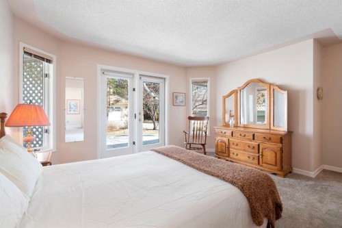 118 Shawnee Place Sw, Calgary, AB - Indoor Photo Showing Bedroom