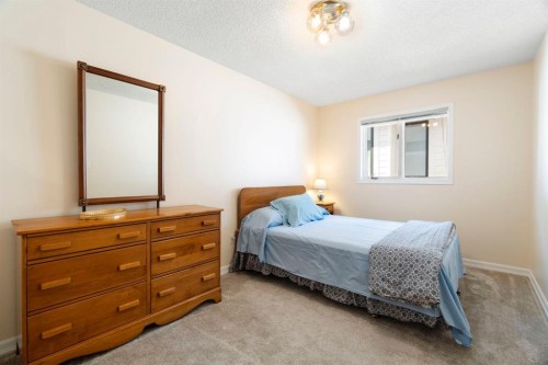 118 Shawnee Place Sw, Calgary, AB - Indoor Photo Showing Bedroom
