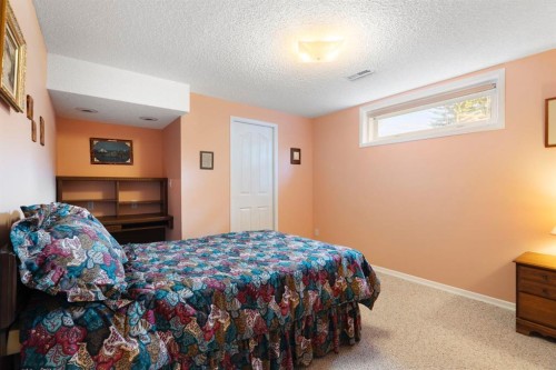 118 Shawnee Place Sw, Calgary, AB - Indoor Photo Showing Bedroom