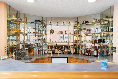 118 Shawnee Place Sw, Calgary, AB - Indoor Photo Showing Kitchen