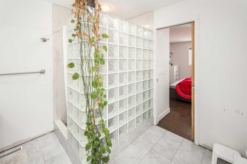 125 Coventry Crescent Ne, Calgary, AB - Indoor