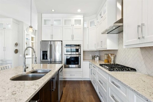 646 24 Avenue Nw, Calgary, AB - Indoor Photo Showing Kitchen With Stainless Steel Kitchen With Double Sink With Upgraded Kitchen