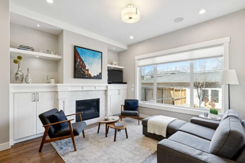 646 24 Avenue Nw, Calgary, AB - Indoor Photo Showing Living Room With Fireplace