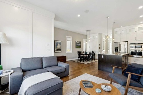 646 24 Avenue Nw, Calgary, AB - Indoor Photo Showing Living Room