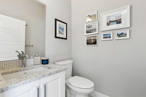 646 24 Avenue Nw, Calgary, AB - Indoor Photo Showing Bathroom