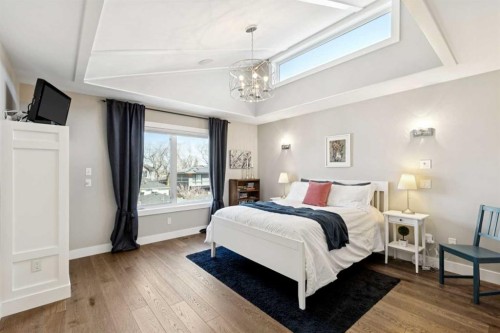 646 24 Avenue Nw, Calgary, AB - Indoor Photo Showing Bedroom