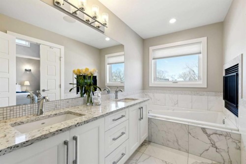 646 24 Avenue Nw, Calgary, AB - Indoor Photo Showing Bathroom