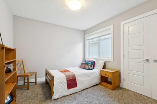 646 24 Avenue Nw, Calgary, AB - Indoor Photo Showing Bedroom