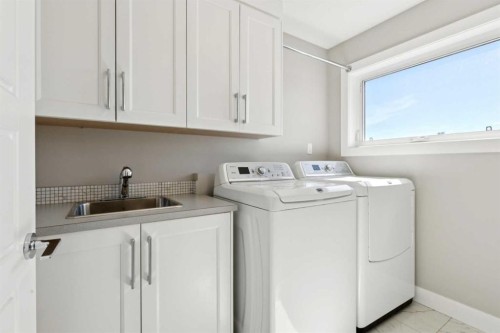 646 24 Avenue Nw, Calgary, AB - Indoor Photo Showing Laundry Room