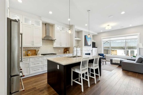 646 24 Avenue Nw, Calgary, AB - Indoor Photo Showing Kitchen With Upgraded Kitchen