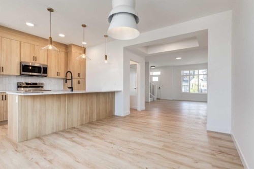 446 River Avenue, Cochrane, AB - Indoor Photo Showing Kitchen