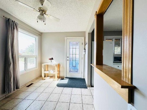 15 Pinecliff Close Ne, Calgary, AB - Indoor Photo Showing Other Room